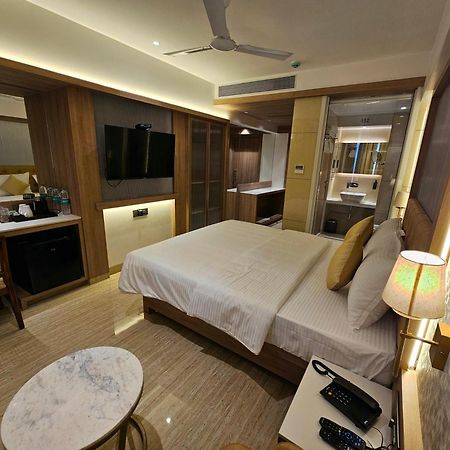 Hotel Golden Nest Thane Eksteriør bilde