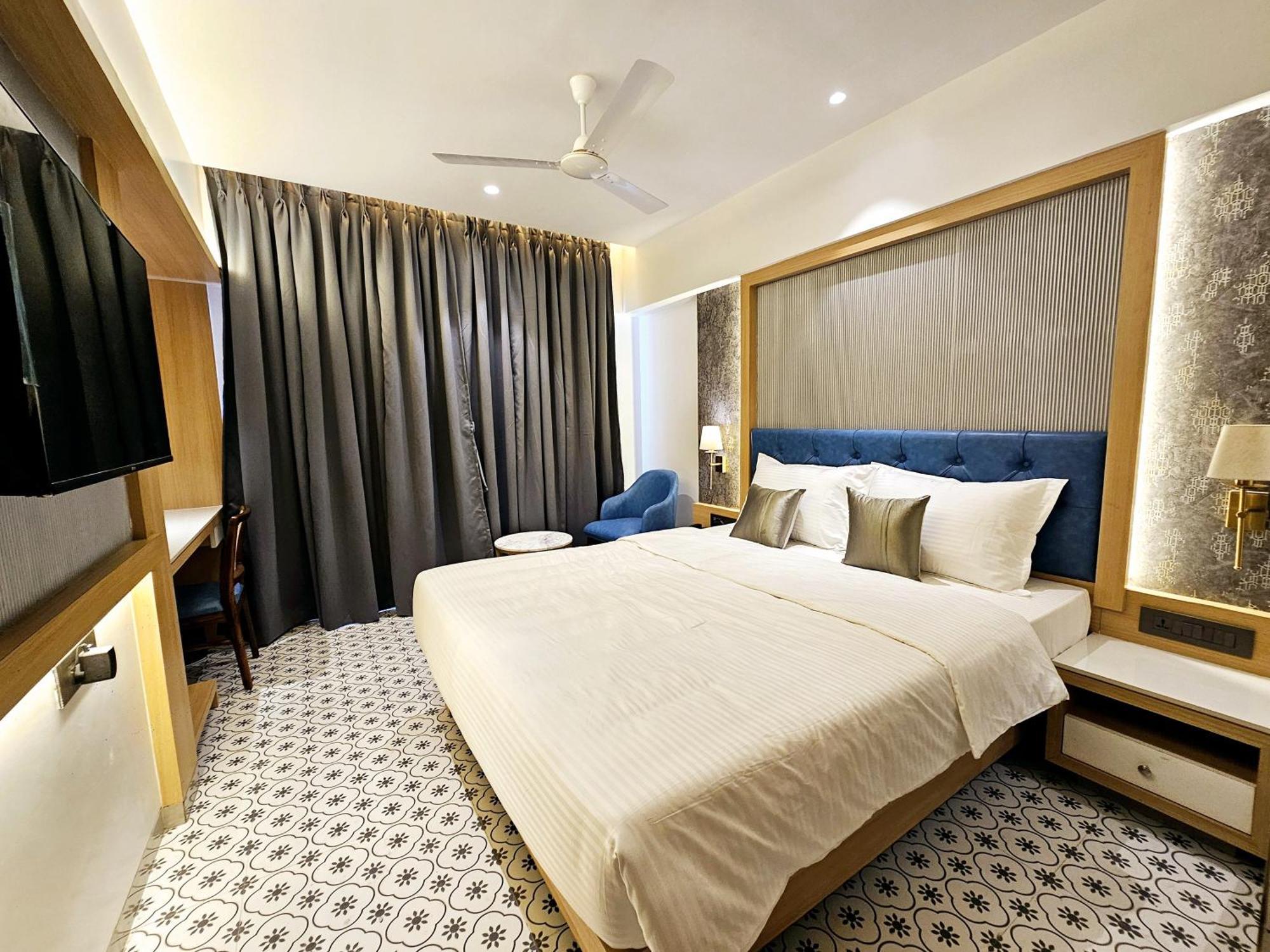 Hotel Golden Nest Thane Eksteriør bilde
