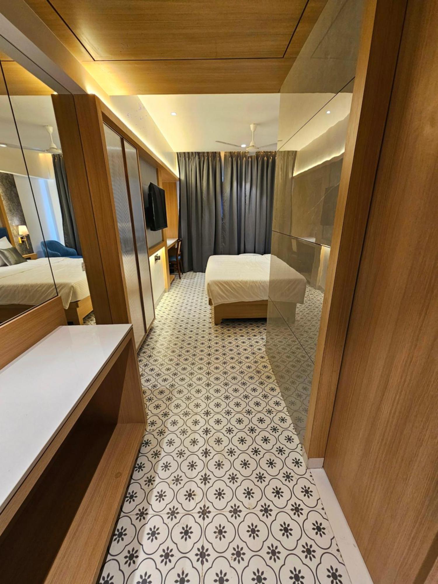 Hotel Golden Nest Thane Eksteriør bilde
