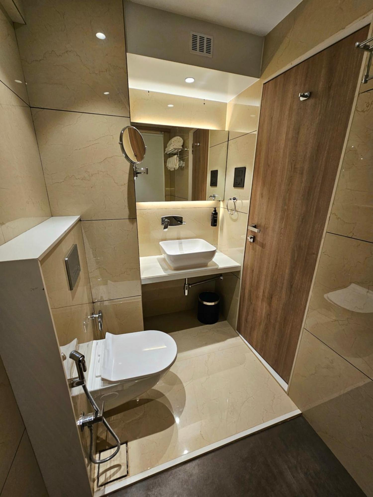 Hotel Golden Nest Thane Eksteriør bilde