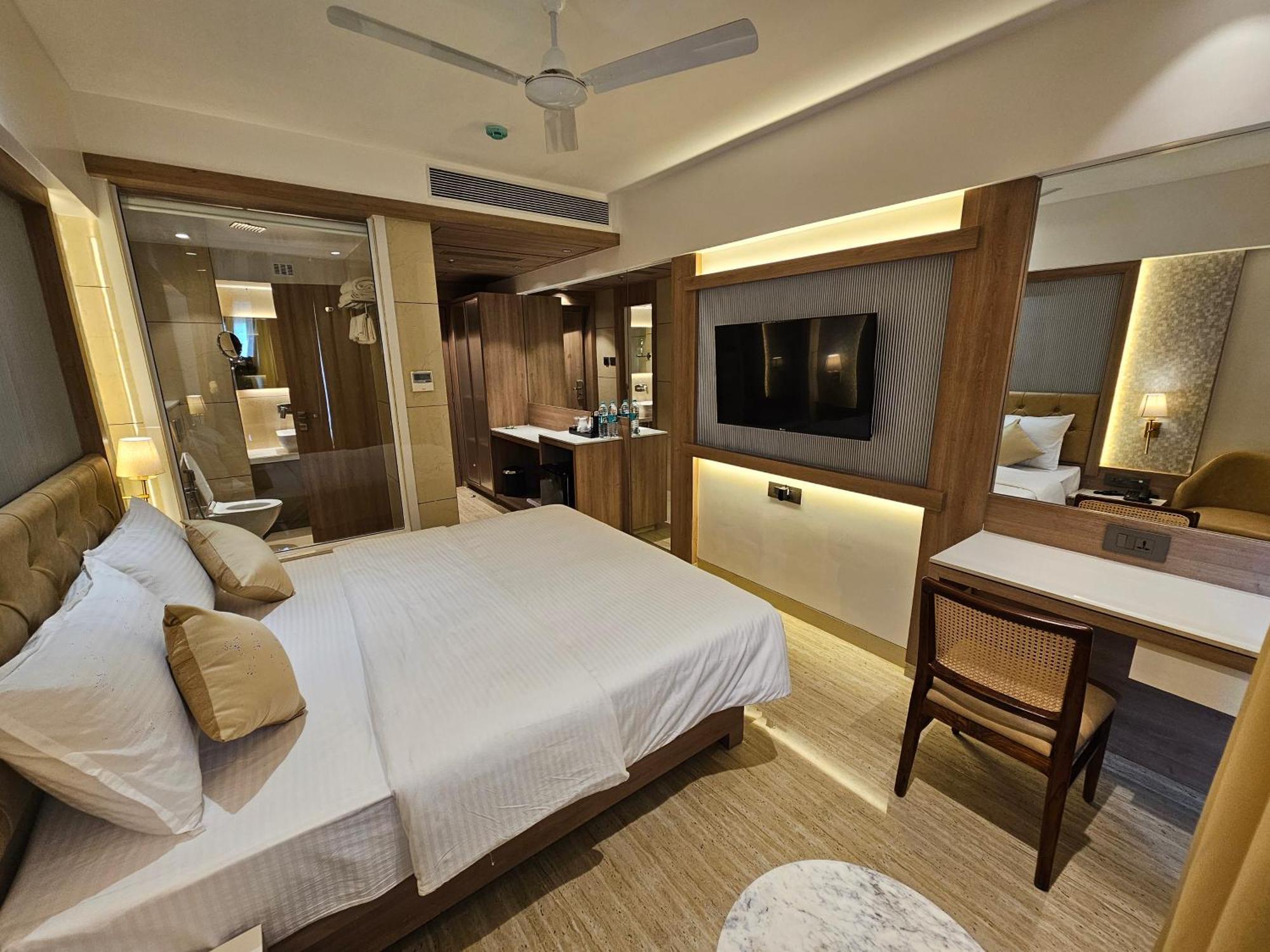 Hotel Golden Nest Thane Eksteriør bilde